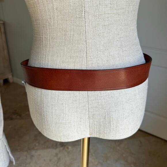 Banana Republic Genuine Leather, Brass Buckle Belt - Picture 4 of 7